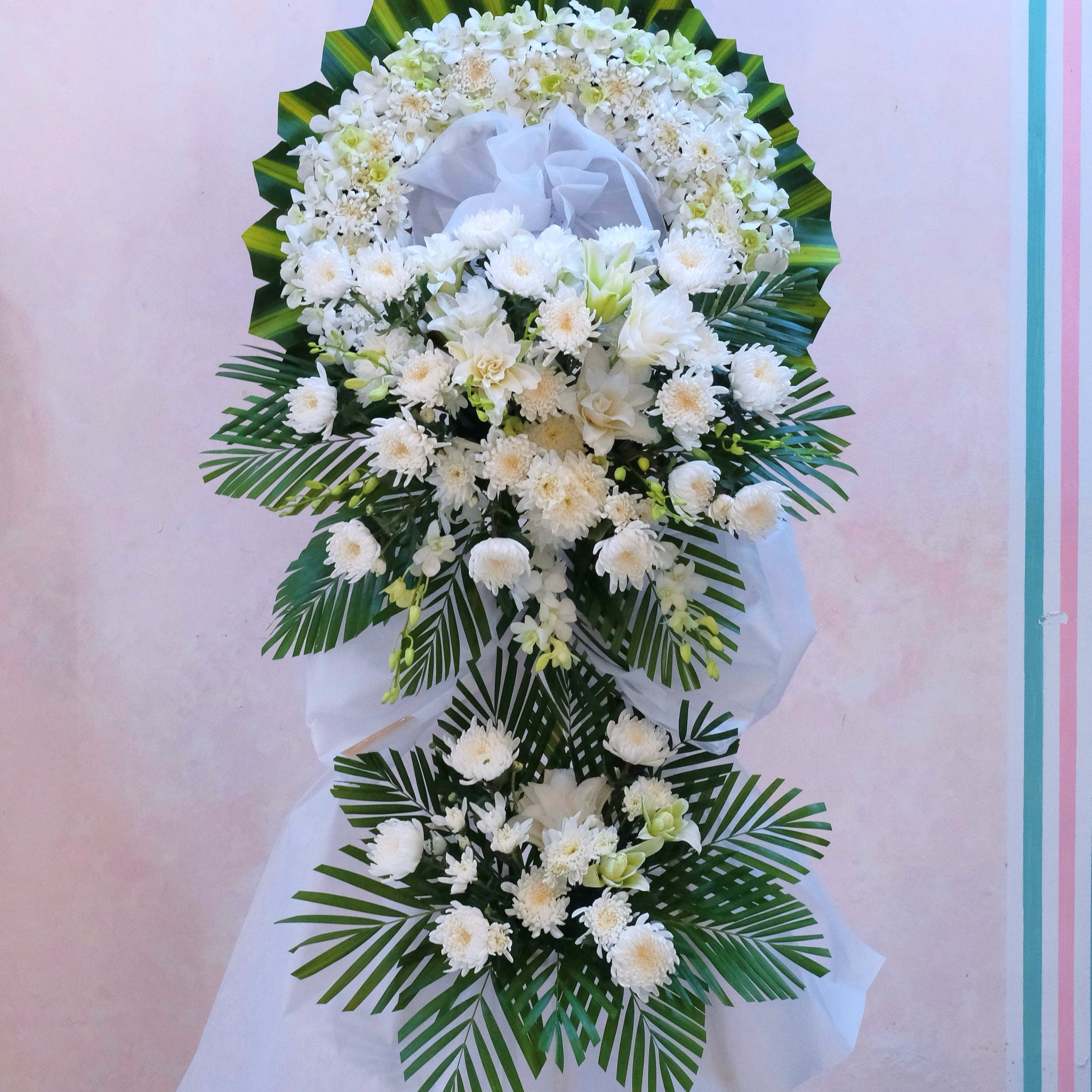 Kệ Hoa Chia Buồn 57 - Hoa Tươi Sóc Trăng