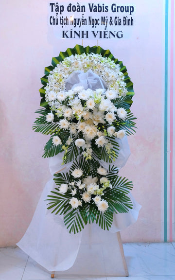 Kệ Hoa Chia Buồn 57 - Hoa Tươi Sóc Trăng