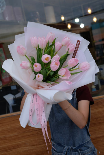 Bó Hoa Tulip Hồng - Hoa Tươi Sóc Trăng