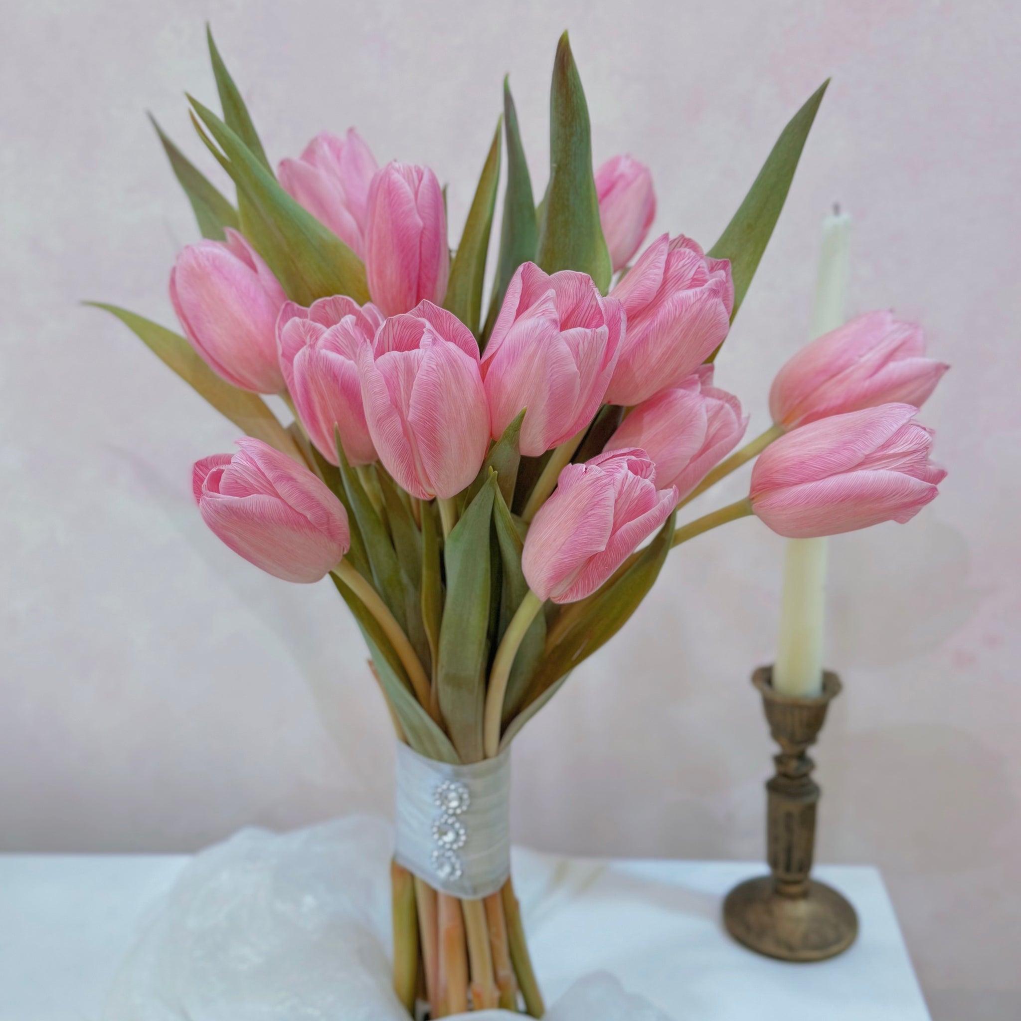 Bó Hoa Cưới Tulip Hồng - Hoa Tươi Sóc Trăng