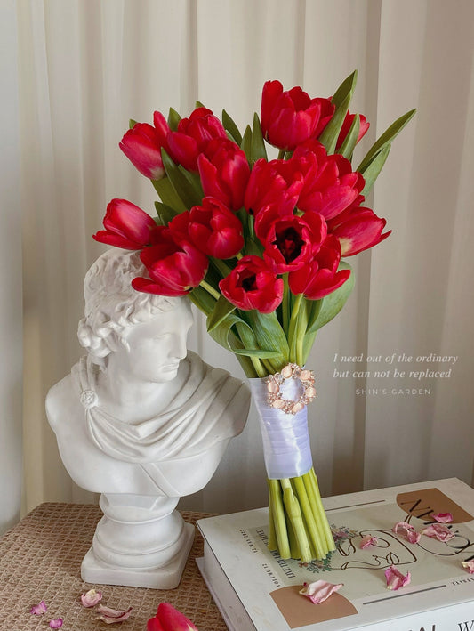 Bó Hoa Cưới Tulip Đỏ - Hoa Tươi Sóc Trăng